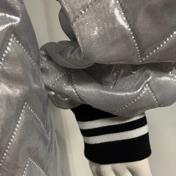 Metallic Silver Puff Robe - Picture 10 of 12